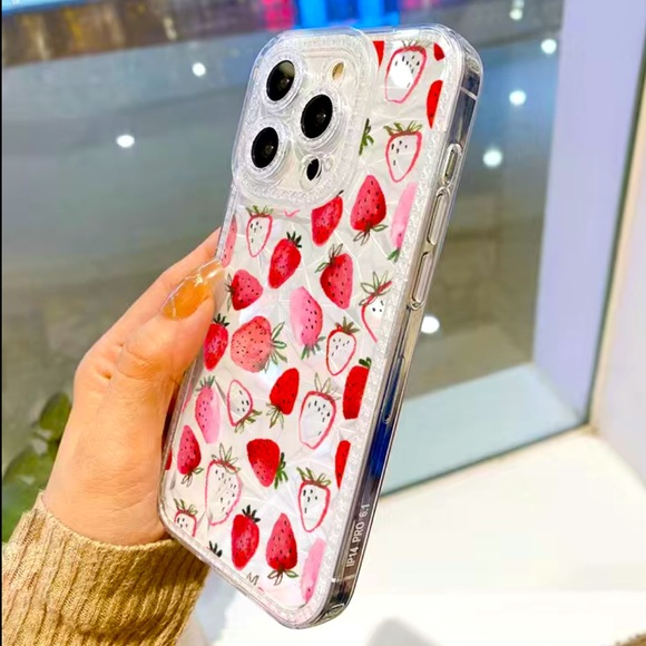 Strawberry IPhone 13 and IPhone 14 cases - Picture 4 of 4